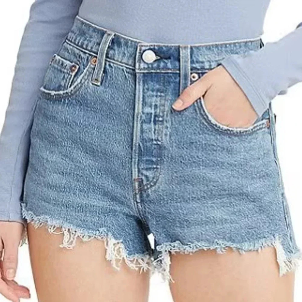 Levi's® 501® Original High-Rise Cut-Off Jean Shorts Button Fly Médium Wash 28